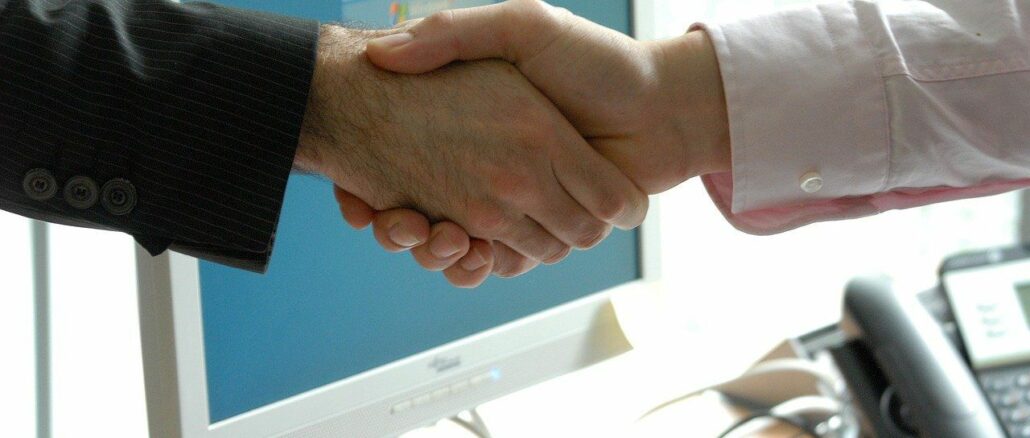 Bewerbungsgespräch Handshake vor einem Bewerbungsgespräch