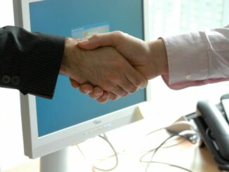 Handshake vor einem Bewerbungsgespräch