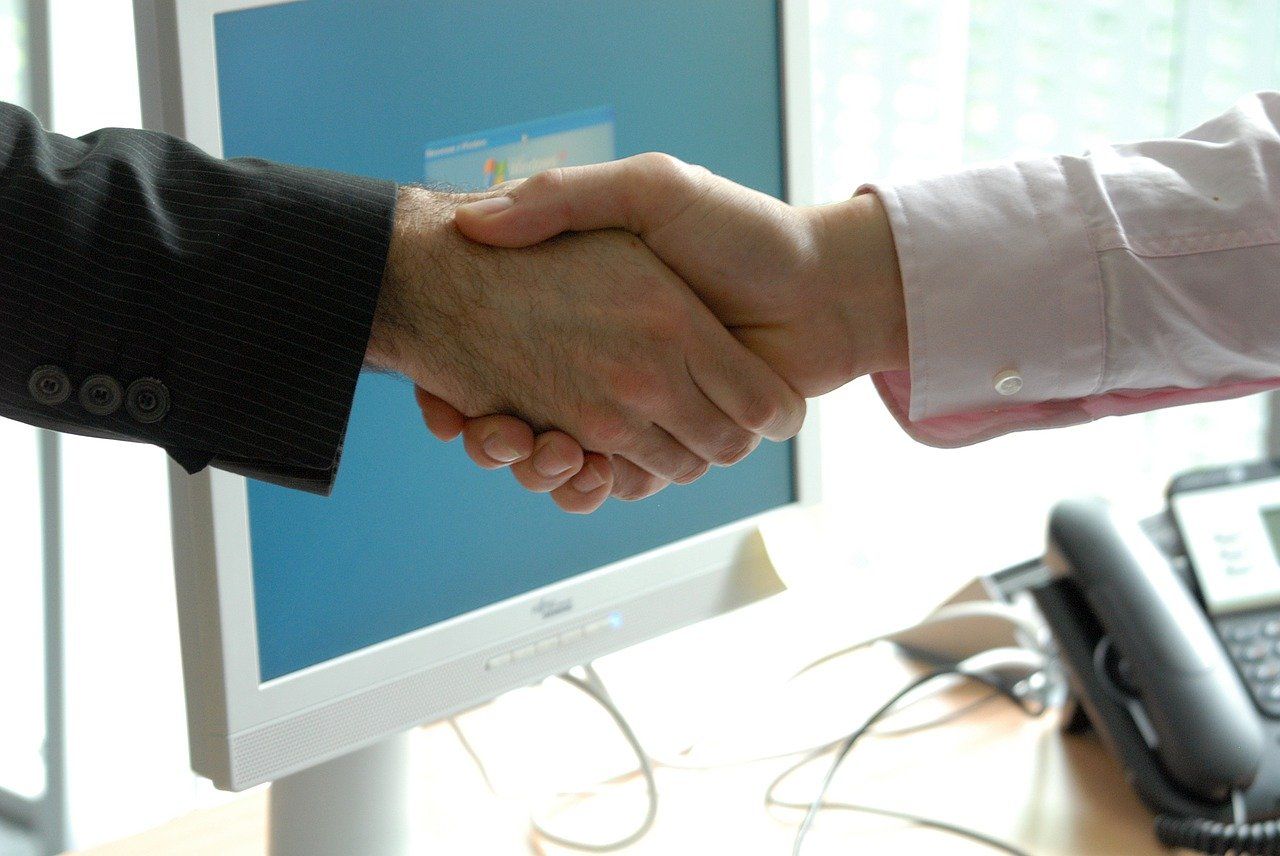 Handshake vor einem Bewerbungsgespräch