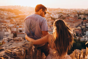 paar im urlaub finanziert per kredite24fix